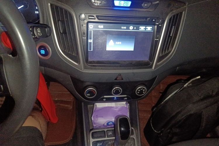 Used Hyundai ix25 2015 1.6L Automatic Two-Wheel Drive Smart GLS Trim Audio And AC Panel