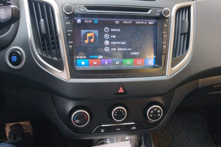 Used Hyundai ix25 2015 1.6L Automatic Two-Wheel Drive Smart GLS Trim Audio And AC Panel