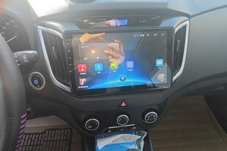 Used Hyundai ix25 2015 1.6L Automatic Two-Wheel Drive Smart GLS Trim Audio And AC Panel