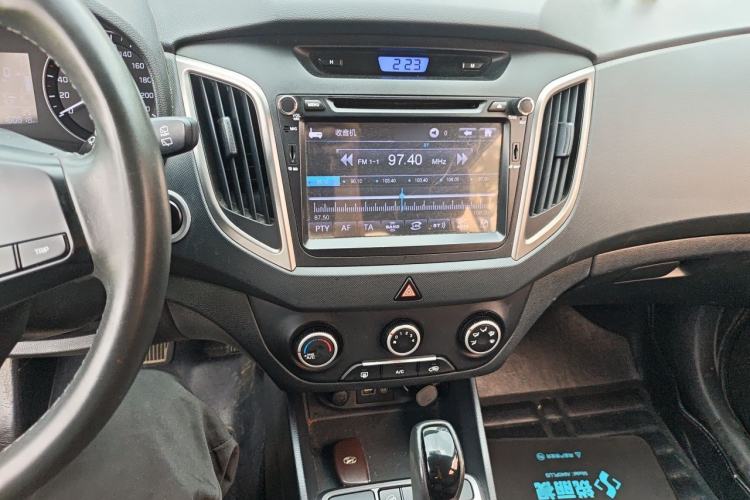 Used Hyundai ix25 2015 1.6L Automatic Two-Wheel Drive Smart GLS Trim Audio And AC Panel