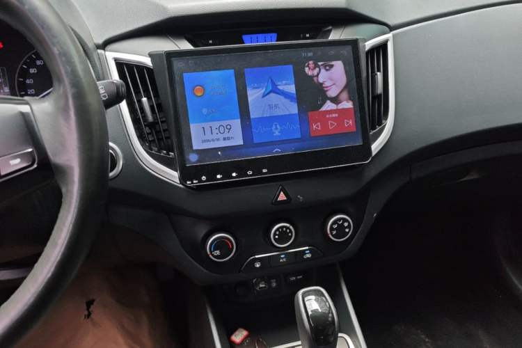 Used Hyundai ix25 2015 1.6L Automatic Two-Wheel Drive Smart GLS Trim Audio And AC Panel