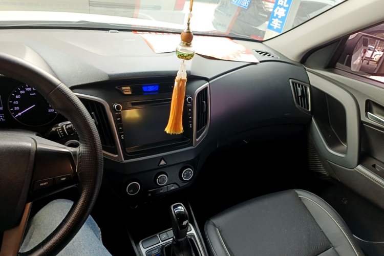 Used Hyundai ix25 2015 1.6L Automatic Two-Wheel Drive Smart GLS Trim Audio And AC Panel