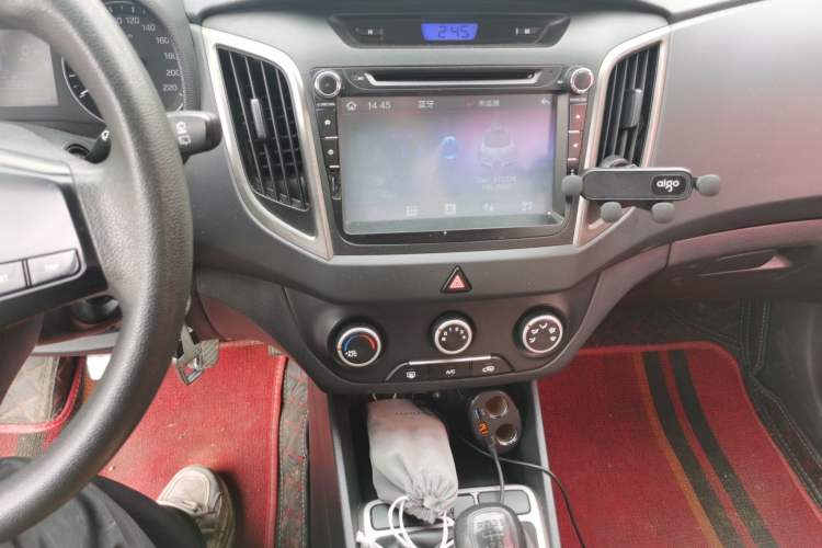 Used Hyundai ix25 2015 1.6L Manual Two-Wheel Drive Fashionable GS Model Audio And AC Panel