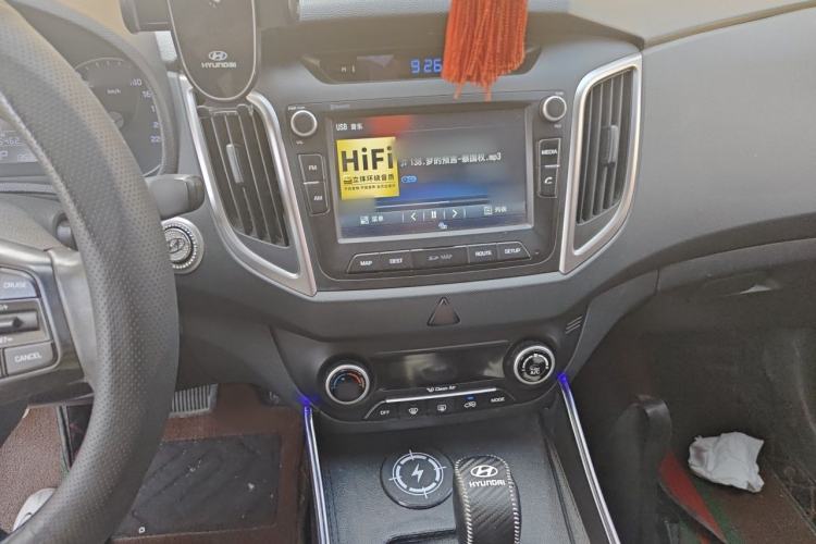 Used Hyundai ix25 2015 1.6L Automatic Two-Wheel-Drive Deluxe DLX Model Audio And AC Panel