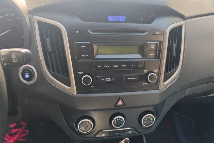 Used Hyundai ix25 2015 1.6L Automatic Two-Wheel Drive Smart GLS Trim Audio And AC Panel