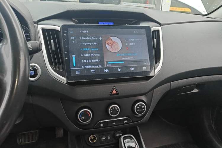 Used Hyundai ix25 2015 1.6L Automatic Two-Wheel Drive Smart GLS Trim Audio And AC Panel