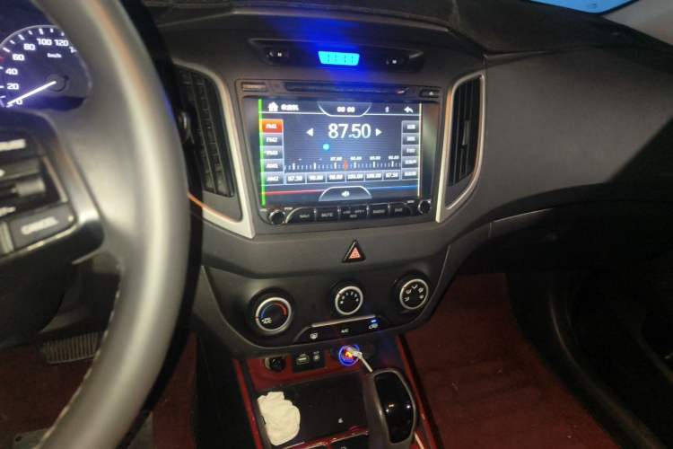 Used Hyundai ix25 2015 1.6L Automatic Two-Wheel Drive Smart GLS Trim Audio And AC Panel