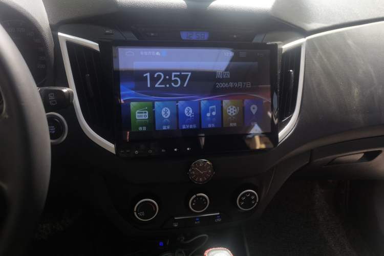 Used Hyundai ix25 2015 1.6L Automatic Two-Wheel Drive Smart GLS Trim Audio And AC Panel