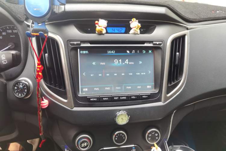Used Hyundai ix25 2015 1.6L Automatic Two-Wheel-Drive Deluxe DLX Model Audio And AC Panel