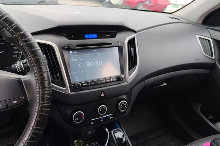 Used Hyundai ix25 2015 1.6L Automatic Two-Wheel Drive Smart GLS Trim Audio And AC Panel