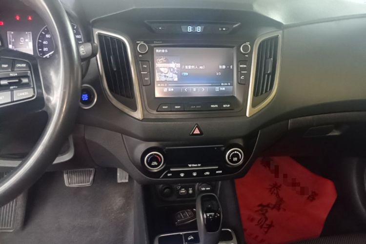 Used Hyundai ix25 2015 1.6L Automatic Two-Wheel-Drive Deluxe DLX Model Audio And AC Panel