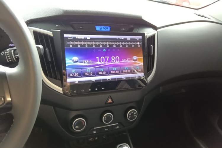Used Hyundai ix25 2015 1.6L Automatic Two-Wheel Drive Smart GLS Trim Audio And AC Panel