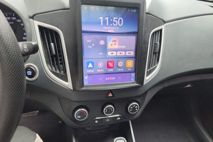 Used Hyundai ix25 2015 1.6L Automatic Two-Wheel Drive Smart GLS Trim Audio And AC Panel