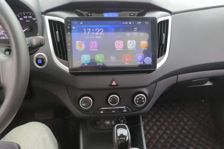 Used Hyundai ix25 2015 1.6L Automatic Two-Wheel Drive Smart GLS Trim Audio And AC Panel