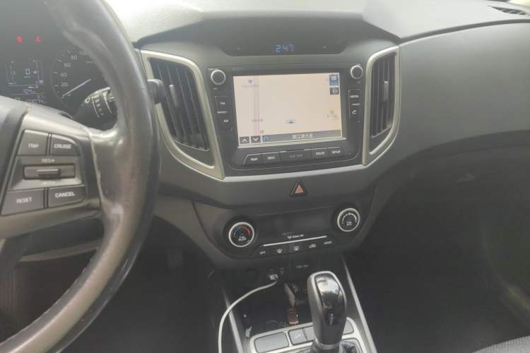 Used Hyundai ix25 2015 1.6L Automatic Two-Wheel-Drive Deluxe DLX Model Audio And AC Panel
