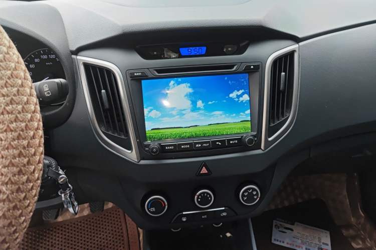 Used Hyundai ix25 2015 1.6L Manual Two-Wheel Drive Fashionable GS Model Audio And AC Panel
