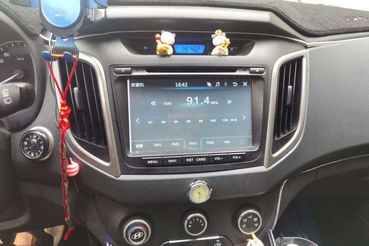 Used Hyundai ix25 2015 1.6L Automatic Two-Wheel-Drive Deluxe DLX Model Audio And AC Panel