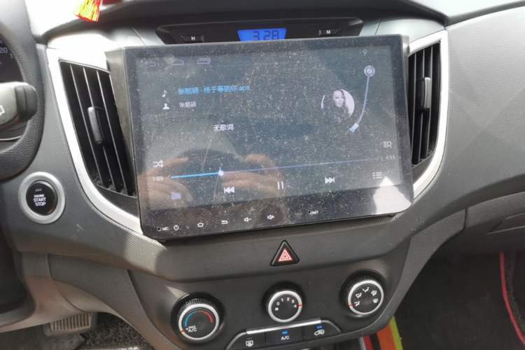Used Hyundai ix25 2015 1.6L Automatic Two-Wheel Drive Smart GLS Trim Audio And AC Panel