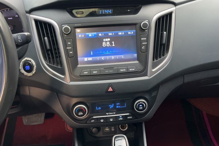Used Hyundai ix25 2015 2.0L Automatic Two-Wheel Drive Intelligent GLS Audio And AC Panel