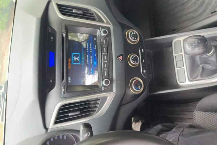 Used Hyundai ix25 2015 1.6L Manual Two-Wheel Drive Fashionable GS Model Audio And AC Panel