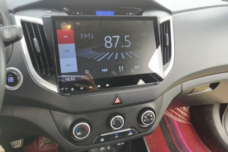 Used Hyundai ix25 2015 1.6L Automatic Two-Wheel Drive Smart GLS Trim Audio And AC Panel