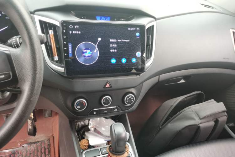 Used Hyundai ix25 2015 1.6L Automatic Two-Wheel Drive Fashionable GS Model Audio And AC Panel