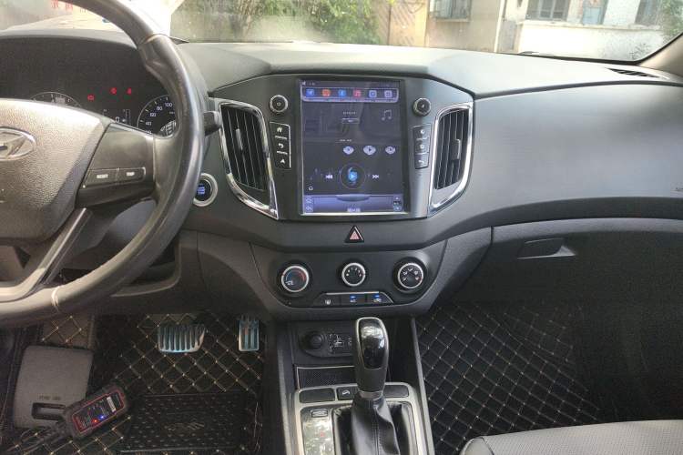 Used Hyundai ix25 2015 1.6L Automatic Two-Wheel Drive Smart GLS Trim Audio And AC Panel