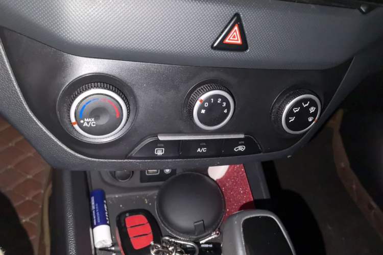 Used Hyundai ix25 2015 1.6L Automatic Two-Wheel Drive Smart GLS Trim Audio And AC Panel