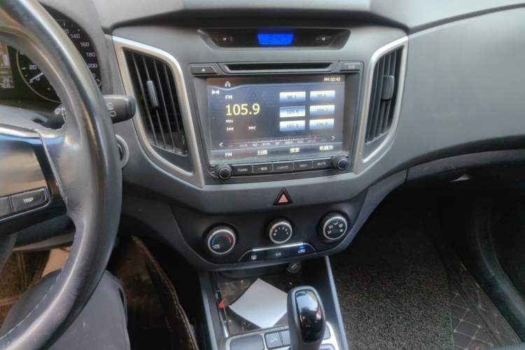 Used Hyundai ix25 2015 1.6L Automatic Two-Wheel Drive Smart GLS Trim Audio And AC Panel