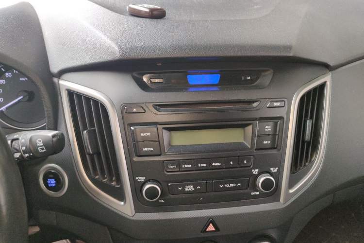 Used Hyundai ix25 2015 1.6L Automatic Two-Wheel Drive Smart GLS Trim Audio And AC Panel