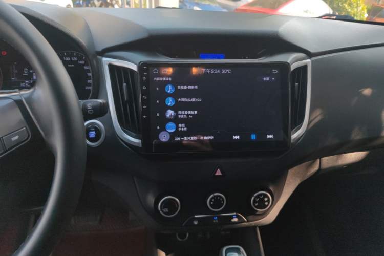 Used Hyundai ix25 2015 1.6L Automatic Two-Wheel Drive Smart GLS Trim Audio And AC Panel