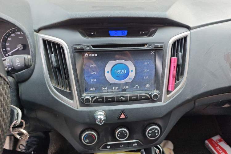Used Hyundai ix25 2015 1.6L Automatic Two-Wheel Drive Fashionable GS Model Audio And AC Panel