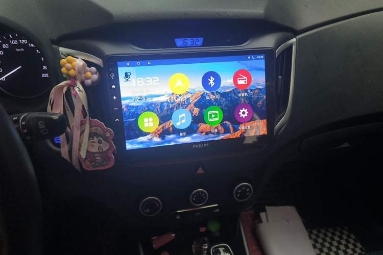 Used Hyundai ix25 2015 1.6L Automatic Two-Wheel Drive Smart GLS Trim Audio And AC Panel