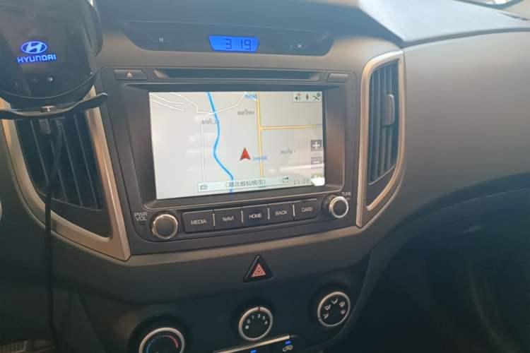 Used Hyundai ix25 2015 1.6L Automatic Two-Wheel Drive Smart GLS Trim Audio And AC Panel