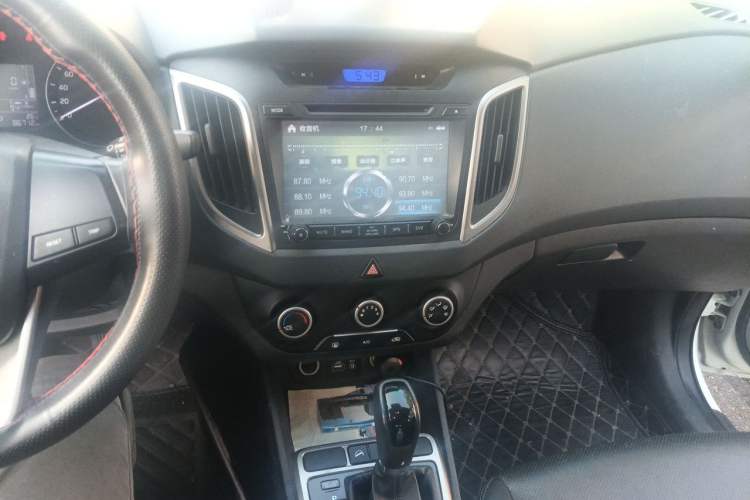 Used Hyundai ix25 2015 1.6L Automatic Two-Wheel Drive Smart GLS Trim Audio And AC Panel