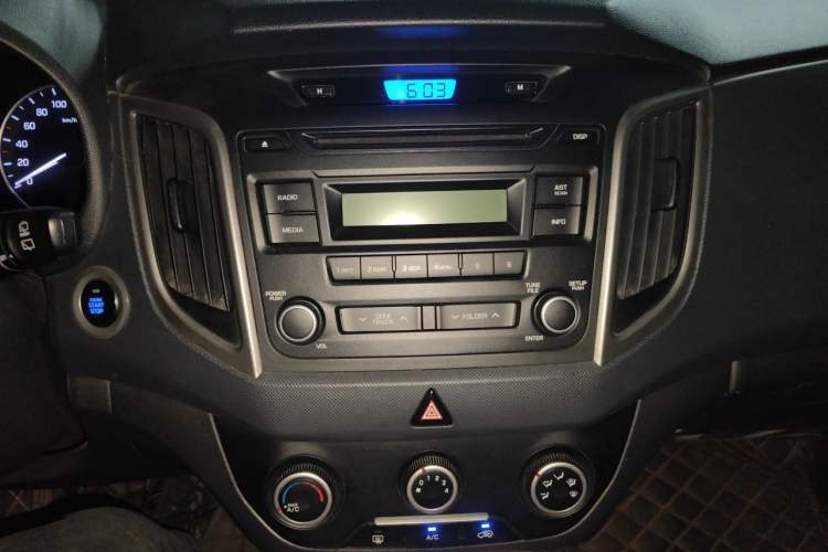 Used Hyundai ix25 2015 1.6L Automatic Two-Wheel Drive Smart GLS Trim Audio And AC Panel