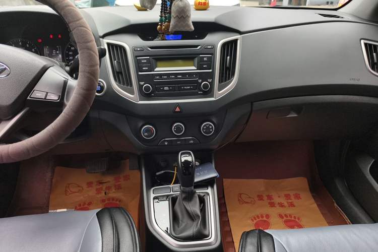Used Hyundai ix25 2015 1.6L Automatic Two-Wheel Drive Smart GLS Trim Audio And AC Panel