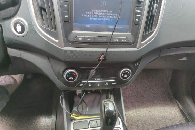 Used Hyundai ix25 2015 1.6L Automatic Two-Wheel Drive Smart GLS Trim Audio And AC Panel
