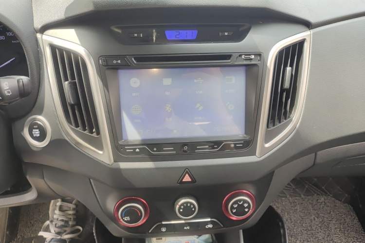 Used Hyundai ix25 2015 1.6L Automatic Two-Wheel Drive Smart GLS Trim Audio And AC Panel
