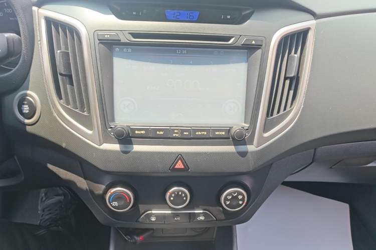 Used Hyundai ix25 2015 1.6L Automatic Two-Wheel Drive Smart GLS Trim Audio And AC Panel