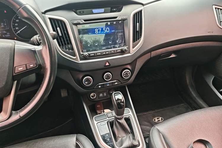 Used Hyundai ix25 2015 1.6L Automatic Two-Wheel Drive Smart GLS Trim Audio And AC Panel