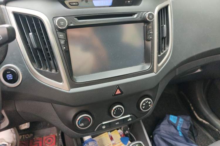 Used Hyundai ix25 2015 1.6L Automatic Two-Wheel Drive Smart GLS Trim Audio And AC Panel