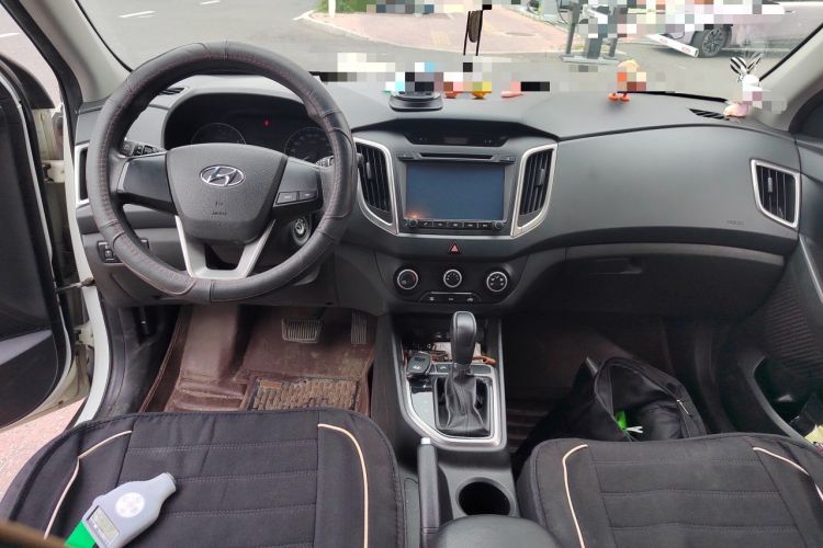 Used Hyundai ix25 2015 1.6L Automatic Two-Wheel Drive Fashionable GS Model Center Console