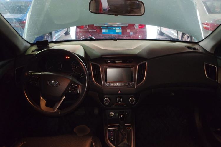 Used Hyundai ix25 2015 1.6L Automatic Two-Wheel Drive Smart GLS Trim Center Console