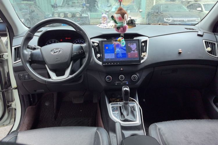Used Hyundai ix25 2015 1.6L Automatic Two-Wheel Drive Smart GLS Trim Center Console