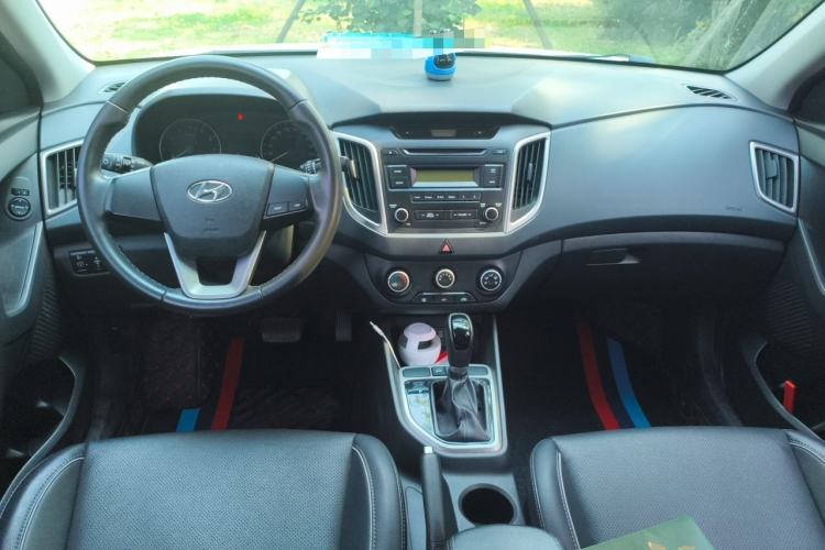 Used Hyundai ix25 2015 1.6L Automatic Two-Wheel Drive Smart GLS Trim Center Console