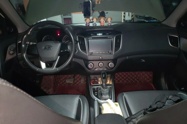 Used Hyundai ix25 2015 1.6L Automatic Two-Wheel Drive Smart GLS Trim Center Console