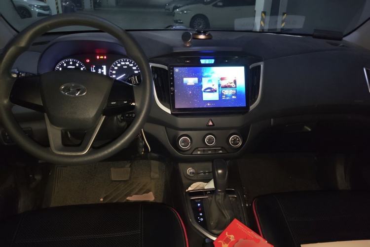 Used Hyundai ix25 2015 1.6L Automatic Two-Wheel Drive Fashionable GS Model Center Console