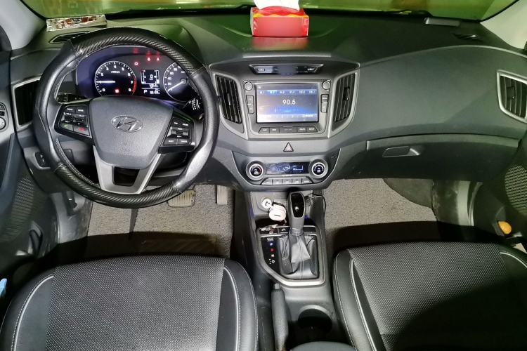 Used Hyundai ix25 2015 1.6L Automatic Two-Wheel-Drive Deluxe DLX Model Center Console