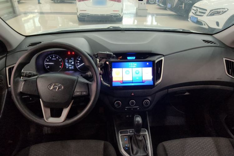 Used Hyundai ix25 2015 1.6L Automatic Two-Wheel Drive Fashionable GS Model Center Console